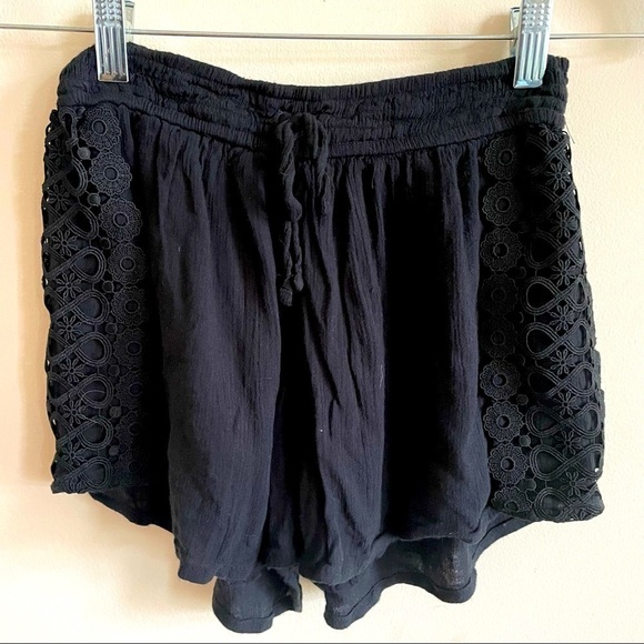 HOLLISTER Black Shorts with Lace Detail - Picture 1 of 6